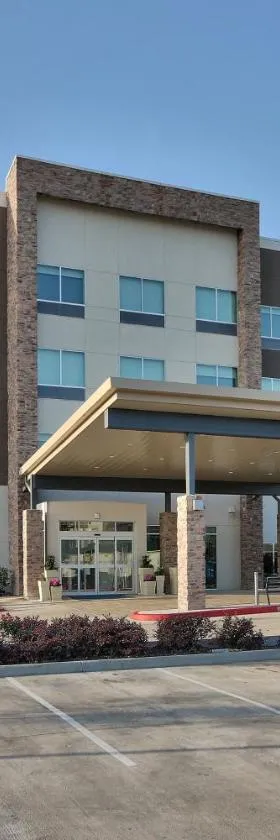 Holiday Inn Express & Suites - Houston East - Beltway 8 by IHG，位于Cloverleaf的酒店
