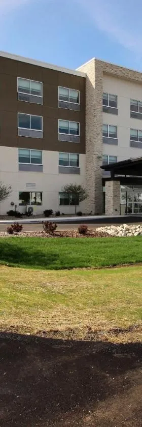 Holiday Inn Express & Suites Fond Du Lac by IHG，位于丰迪拉克的酒店