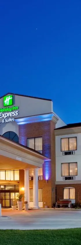 Holiday Inn Express Hotel & Suites St. Charles by IHG，位于圣查尔斯的酒店