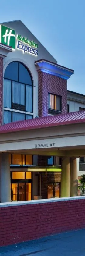 Holiday Inn Express & Suites Greenville-Downtown by IHG，位于格林维尔的酒店