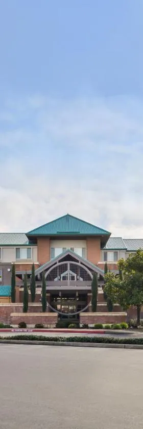 HOLIDAY INN EXPRESS & SUITES ELK GROVE CENTRAL - HWY 99 by IHG，位于埃尔克格罗夫的酒店