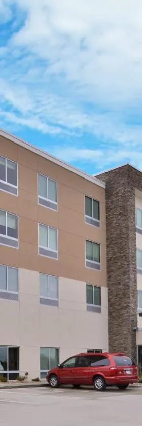 Holiday Inn Express & Suites - Marshalltown by IHG，位于马歇尔敦的酒店