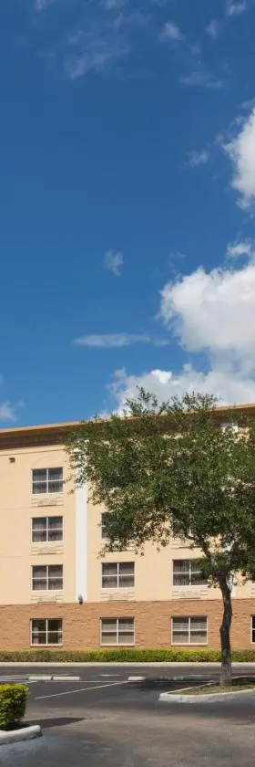 Holiday Inn Express & Suites Plant City by IHG，位于普兰特城的酒店