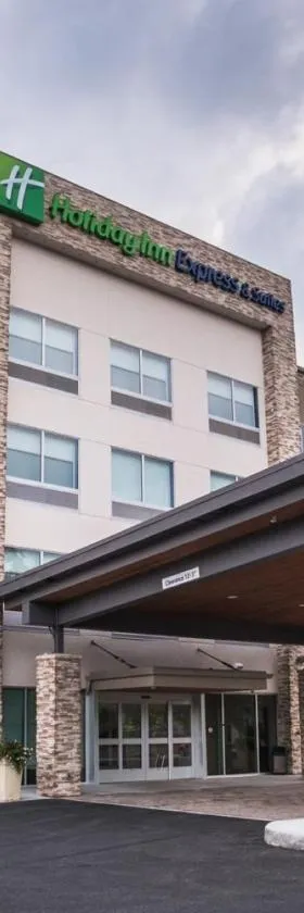 阿尔斯特金斯顿智选假日套房酒店，位于Lake Katrine的酒店