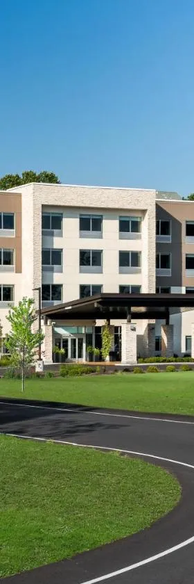 Holiday Inn Express Queensbury-Lake George Area by IHG，位于昆斯伯里的酒店