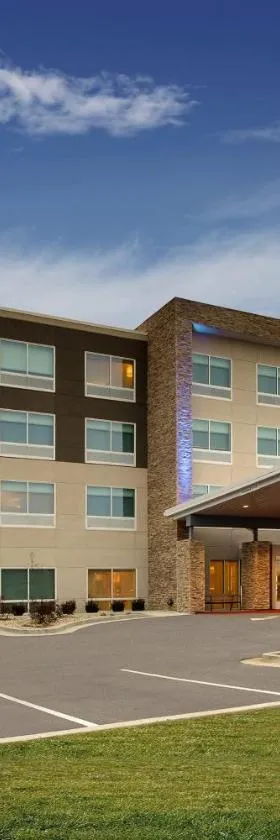 Holiday Inn Express & Suites Mt Sterling North by IHG，位于芒特斯特灵的酒店