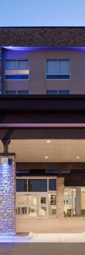 Holiday Inn Express & Suites Duluth North - Miller Hill by IHG，位于德卢斯的酒店