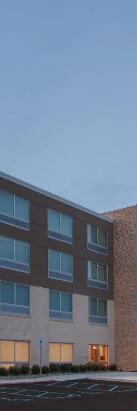 Holiday Inn Express & Suites - Sterling Heights-Detroit Area by IHG，位于斯特灵海茨的酒店