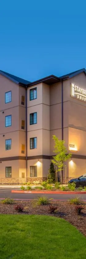 Staybridge Suites - Hillsboro North by IHG，位于希尔斯伯勒的酒店