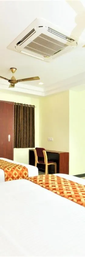 Hotel Ramcharan Residency, Tirupati，位于蒂鲁帕蒂的酒店