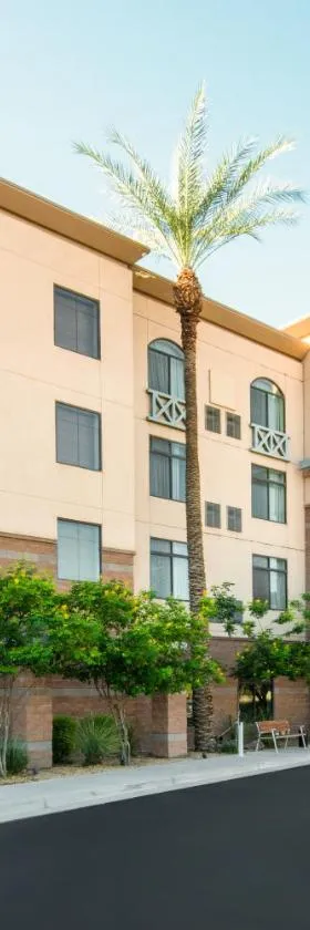 Holiday Inn & Suites Goodyear - West Phoenix Area by IHG，位于嘉年的酒店