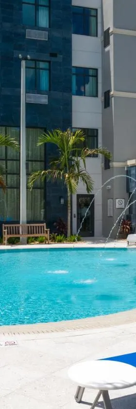 Staybridge Suites - Naples - Marco Island by IHG，位于那不勒斯的酒店