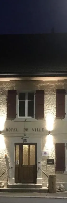 Hôtel de Ville，位于Les Verrières的酒店
