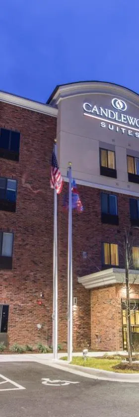 Candlewood Suites Overland Park W 135th St by IHG，位于欧弗兰帕克的酒店