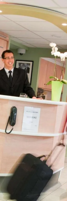 卢瓦尔河畔科讷库尔宜必思快捷酒店，位于卢瓦尔河畔科讷库尔的酒店