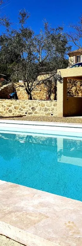 Bastide Bellugue Maison d'hôtes réseau Bienvenue à La Ferme à 3 minutes de Lourmarin，位于卡代纳的酒店