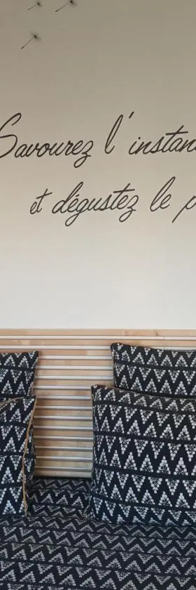 LE GARDEN CENTRAL STUDIO，位于迪南的酒店