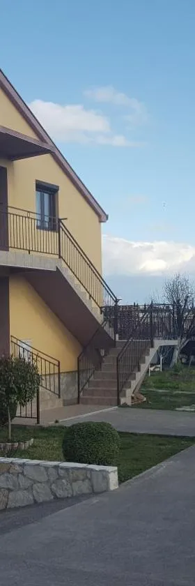 Hostel Vera - Airport Podgorica，位于波德戈里察的酒店