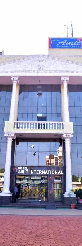 Hotel Amit International，位于比莱的酒店