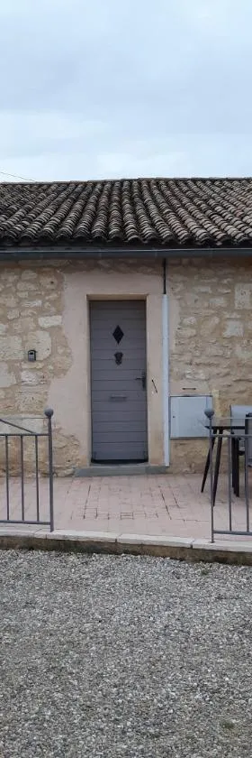 Gite Les Deux Meules，位于Sainte-Colombe的酒店