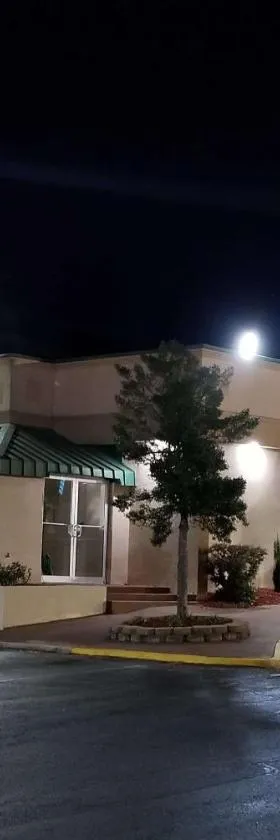 华美达套房酒店 - 沃纳罗宾斯，位于华纳罗宾斯的酒店