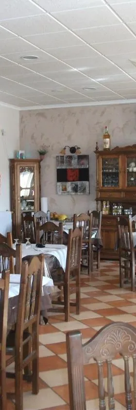 Hostal Cabañas，位于Carboneras de Guadazaón的酒店