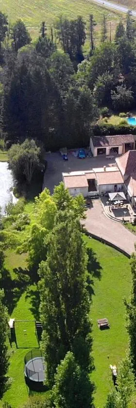 Le Domaine de L'étang de Sandanet，位于Issac的酒店