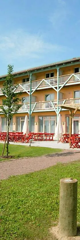 JUFA Hotel Vulkanland，位于Gnas的酒店