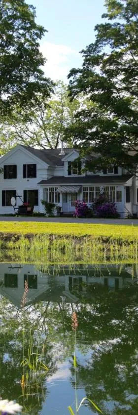 Enfield Manor Bed&Breakfast and Vacation Rental，位于Newfield的酒店