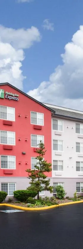 Holiday Inn Express & Suites Lincoln City by IHG，位于林肯市的酒店