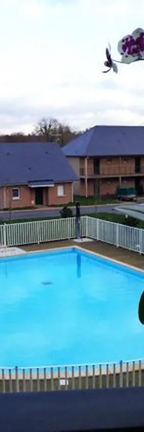 Le Havre de Paix 8 , Les Hauts de Honfleur, Piscine, WIFI et Parking gratuits，位于埃屈埃莫维尔的酒店
