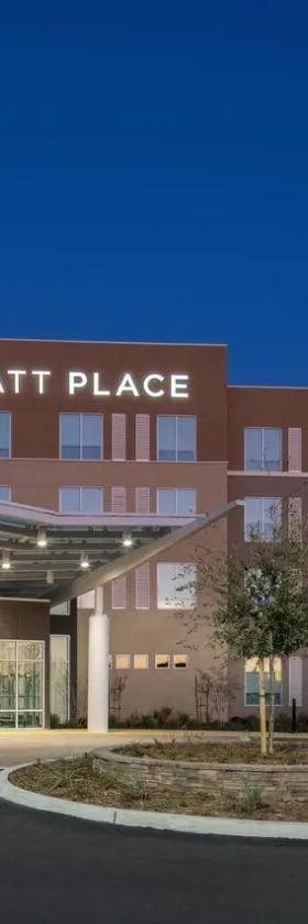 Hyatt Place Bakersfield，位于贝克斯菲尔德的酒店