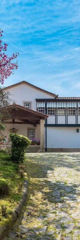 Quinta de Mourães Casa dos Rododendros，位于Lever的酒店