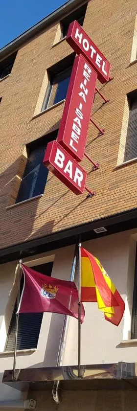 雷纳伊莎贝尔酒店，位于麦迪纳·德尔·坎普的酒店