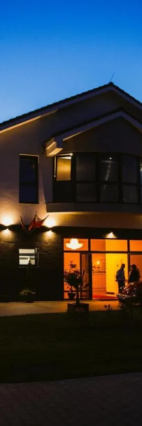 HOTEL Art Cafe，位于诺泰奇河畔纳克沃的酒店
