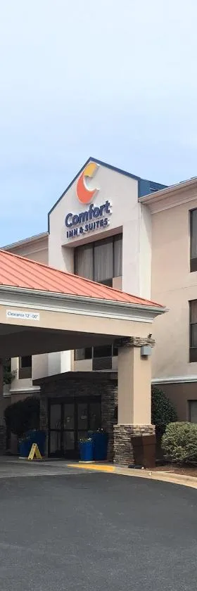 Comfort Inn & Suites Asheboro East，位于阿什伯勒的酒店