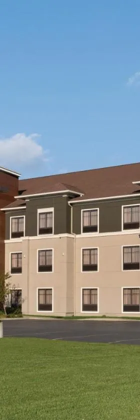 La Quinta by Wyndham Lackawanna，位于Lackawanna的酒店