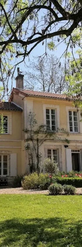 Le Domaine Des Platanes，位于Bourg-Charente的酒店