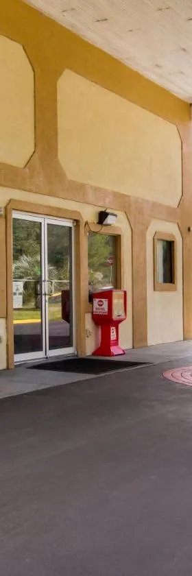 Americas Best Value Inn Darien，位于达里恩的酒店