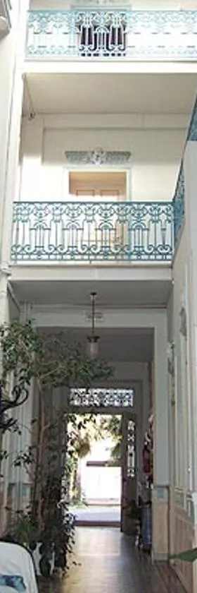 HOTEL MARCEILLAC，位于卡斯特尔萨拉桑的酒店