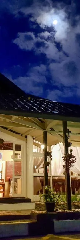 Sutera Sanctuary Lodges At Poring Hot Springs，位于拉瑙的酒店