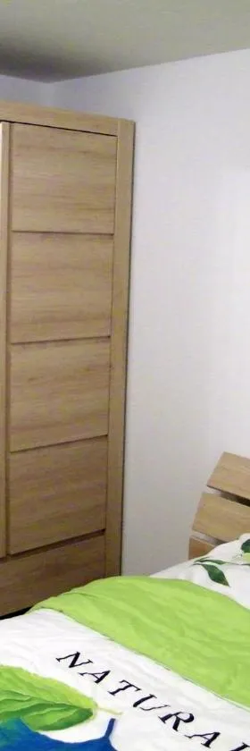 Grand appartement dans villa avec parking quartier résidentiel，位于茹瓦尼的酒店