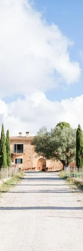 Finca Es Cabàs，位于圣马里亚德尔卡米的酒店
