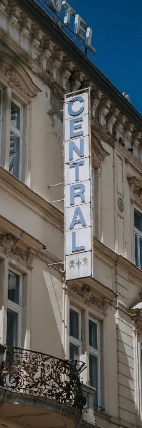 Hotel Central，位于奥西耶克的酒店