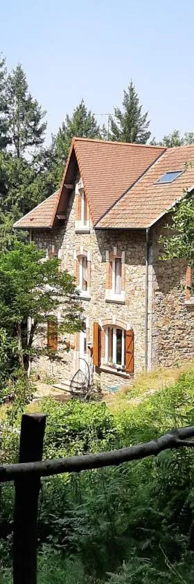 E lu chantauziau，位于La Monnerie-le Montel的酒店