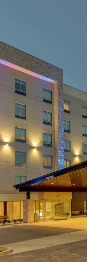 Holiday Inn Express & Suites - Nashville MetroCenter Downtown by IHG，位于纳什维尔的酒店