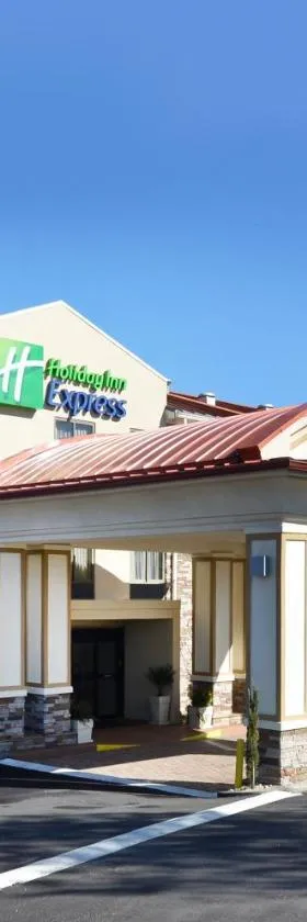 亚特兰大斯通山快捷假日酒店，位于石头山的酒店