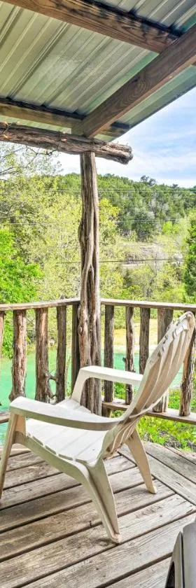 Cedar Falls Cabin 5 half Mile to Turner Falls，位于Davis的酒店