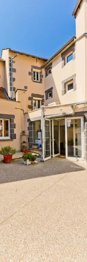 Logis Hotel restaurant de la Poste，位于蓬特吉博的酒店