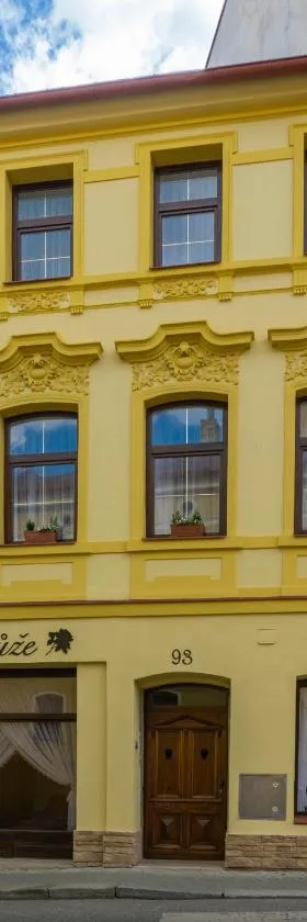 Penzion Růže，位于Benešov nad Ploučnicí的酒店